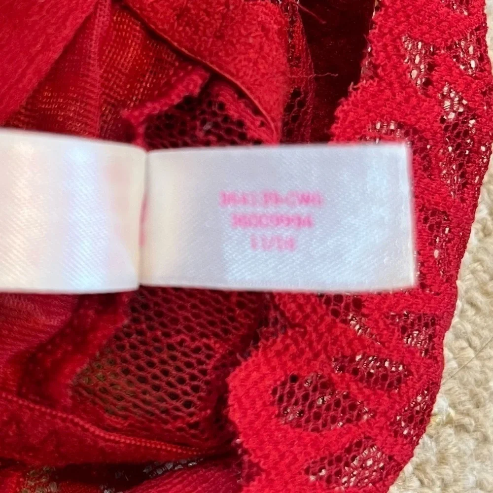 🛼🍕🪻Victoria’s Secret plunge floral lace pushup bra red XS CLOSEOUT